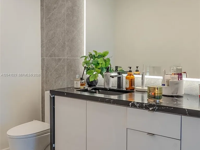 90 SW 3rd St #3703 — Photo 7