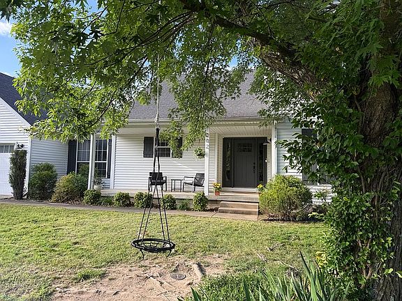 3rd image of 202 Briarbrook Dr