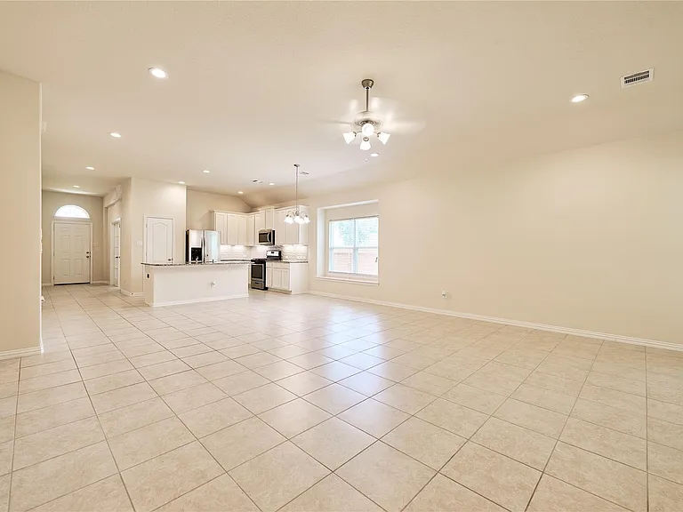 604 Linnwood Dr W — Photo 7