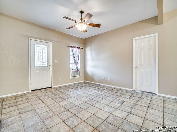 5th image of 2202 Hickory Way