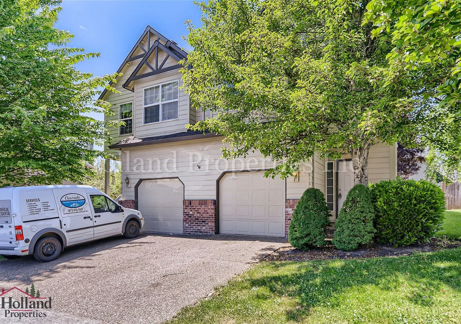 Spacious Two-Level Duplex Home with Fenced Backyard in Hillsboro! — Photo 3