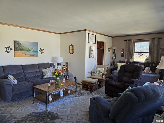 4th image of 1410 E Locust St