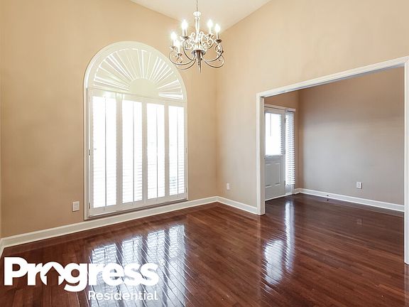 5th image of 530 Sunnyside Dr