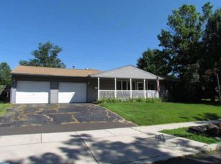 37 Walnut Ln, Levittown, PA 19054