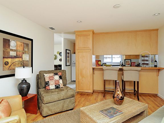 4th image of 998 Starflower Ct