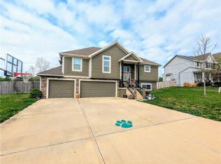 6994 142nd St, Basehor, KS 66007