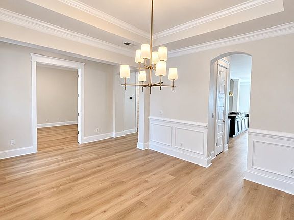 5th image of 2620 Augustus St