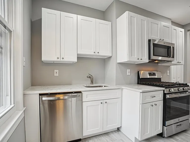 198 Griffith St #1L — Photo 10