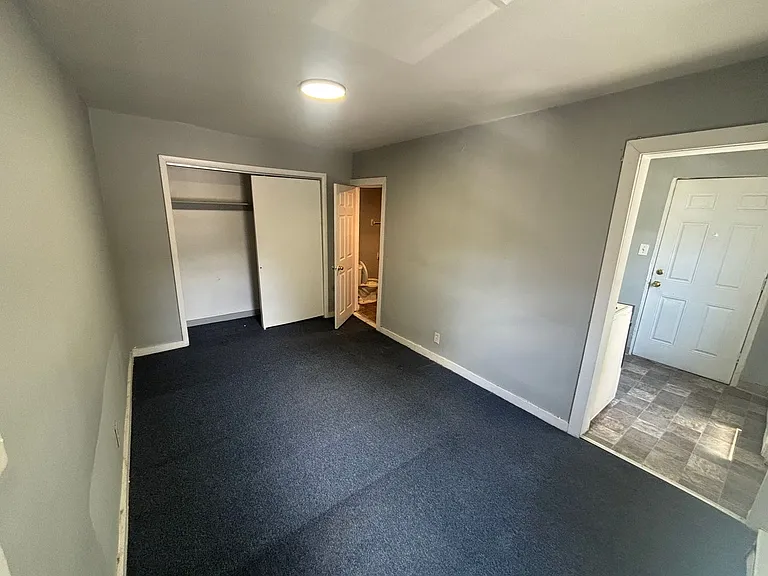 833 W Pine St — Photo 2