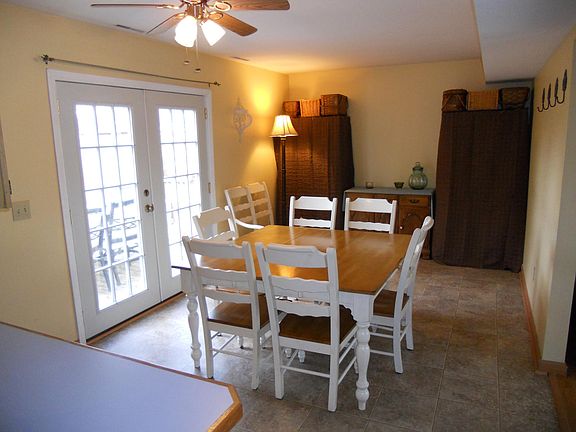 3rd image of 1141 Holz Ave