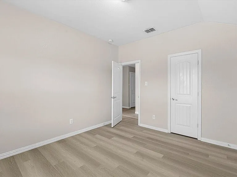 710 Woodcrest Dr — Photo 20
