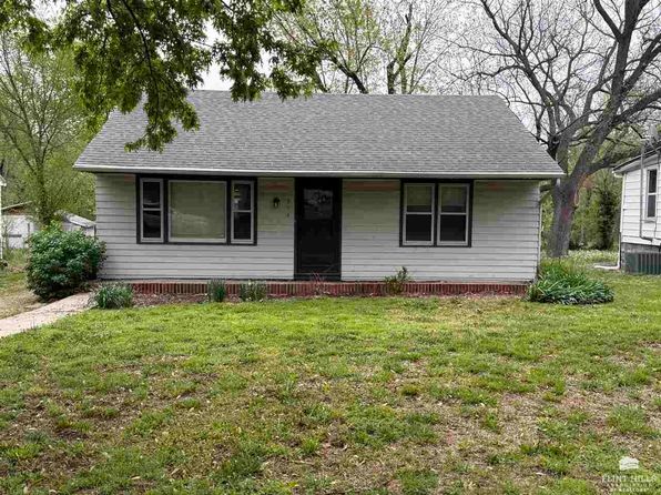 314 S Iowa St, Riley, KS 66531