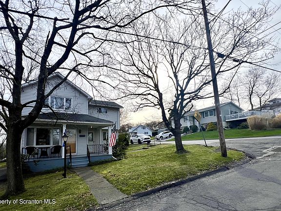 4th image of 833 Pancoast St