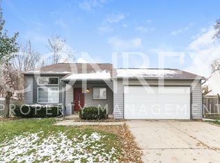 608 Woods Crossing Dr, Indianapolis, IN 46239