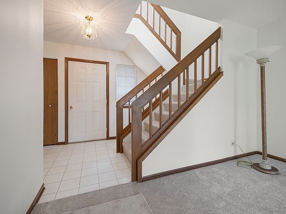 3rd image of 216 Brittany Dr Unit 8E-2