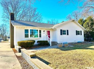 3209 39th St, Moline, IL 61265