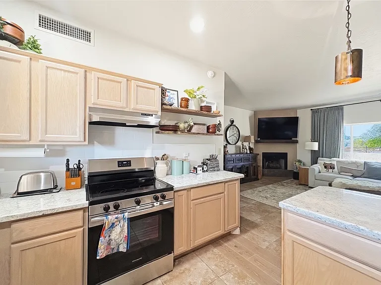 1033 E Irvine Rd #A — Photo 9