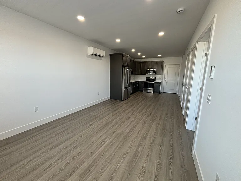 The Central — Photo 29