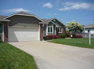 406 Wedgewood Ct, Hesston, KS 67062