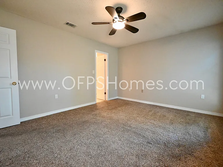 636 Emerald Ln — Photo 25