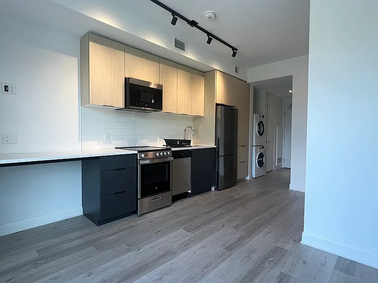 444 Bronson Ave — Photo 15
