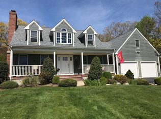 33 Windward Dr, Somerset, MA 02726