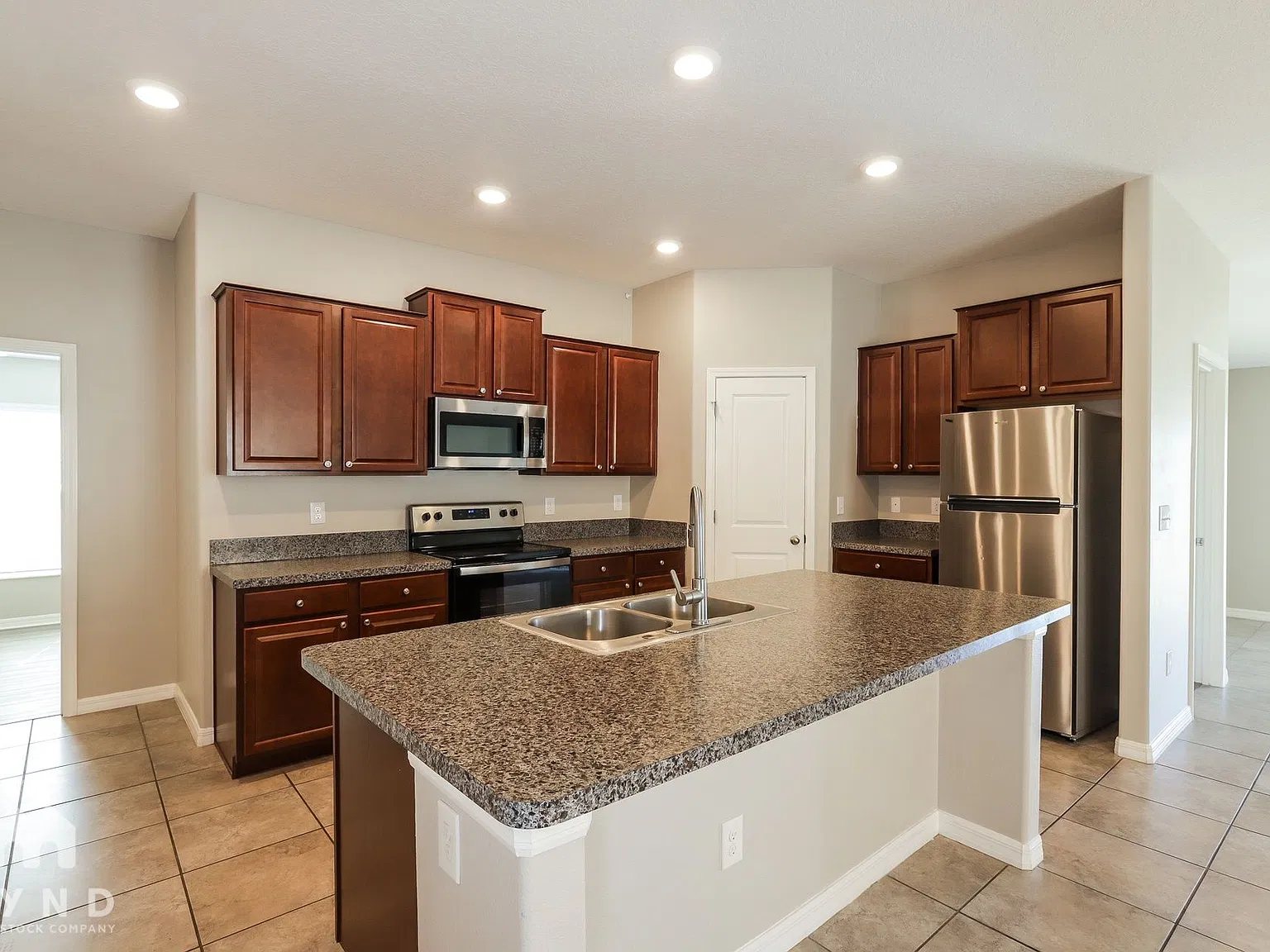 4 bed, 2.0 bath, 1841 sqft, $2,215 — Photo 2