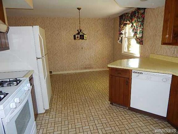 4th image of 62 Chesterfield Dr