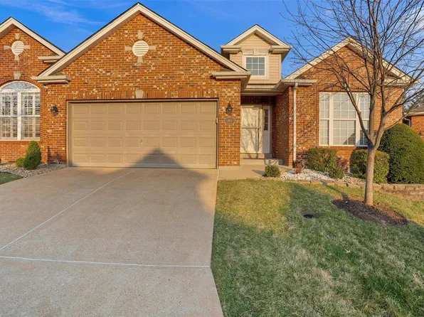 165 Tori Pines Dr, Saint Louis, MO 63129