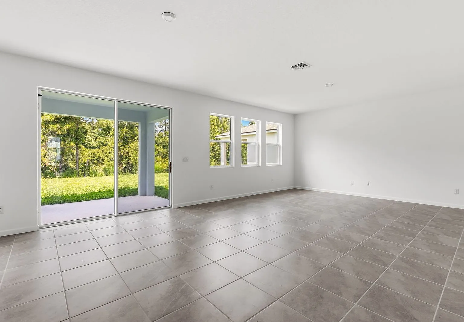 5 bed, 3.0 bath, 2575 sqft, $3,700 — Photo 2