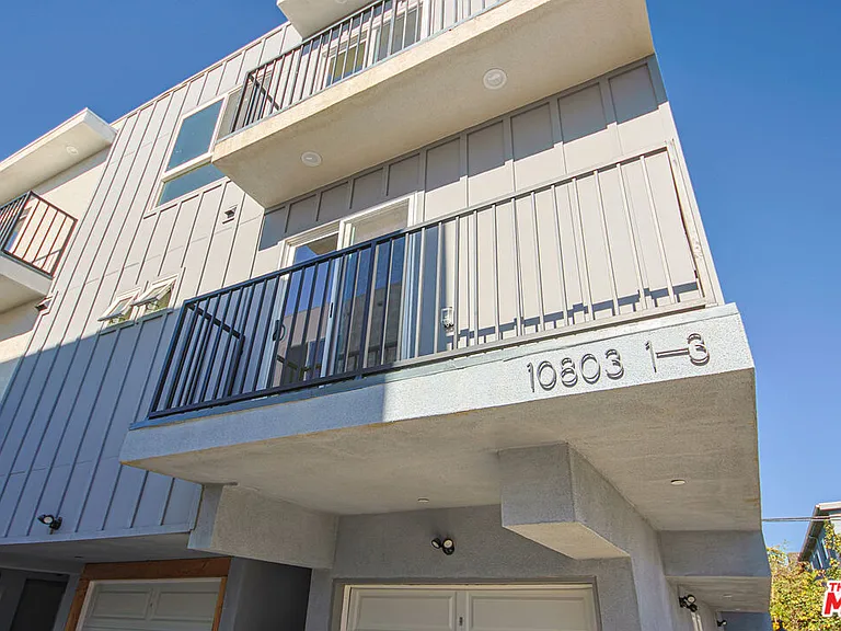10801 Kling St — Photo 35