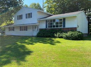 7548 Marble Dr, Liverpool, NY 13088