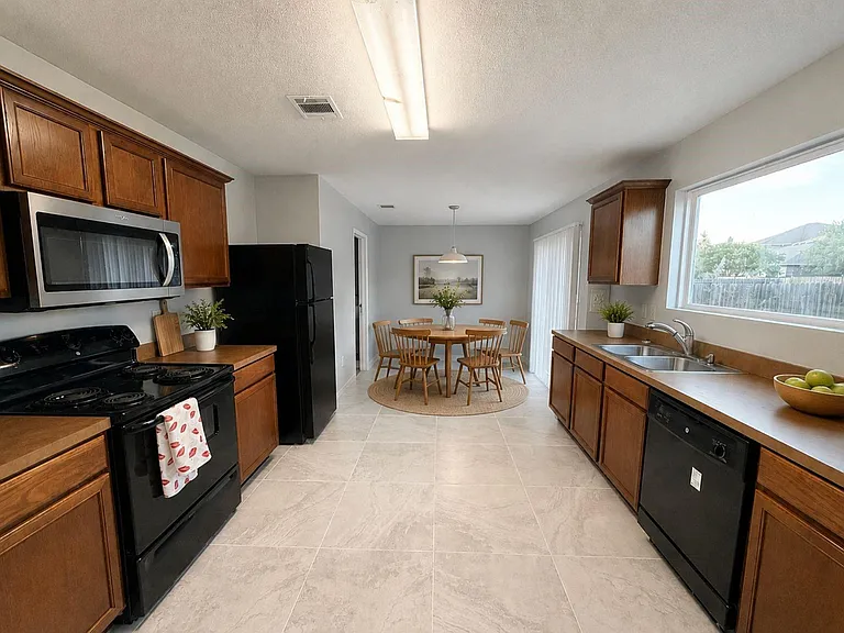 8440 Shallow Creek Dr — Photo 9