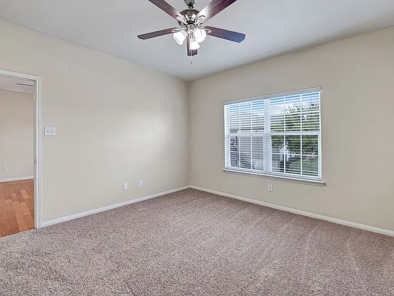 Riviera Apartments — Photo 25