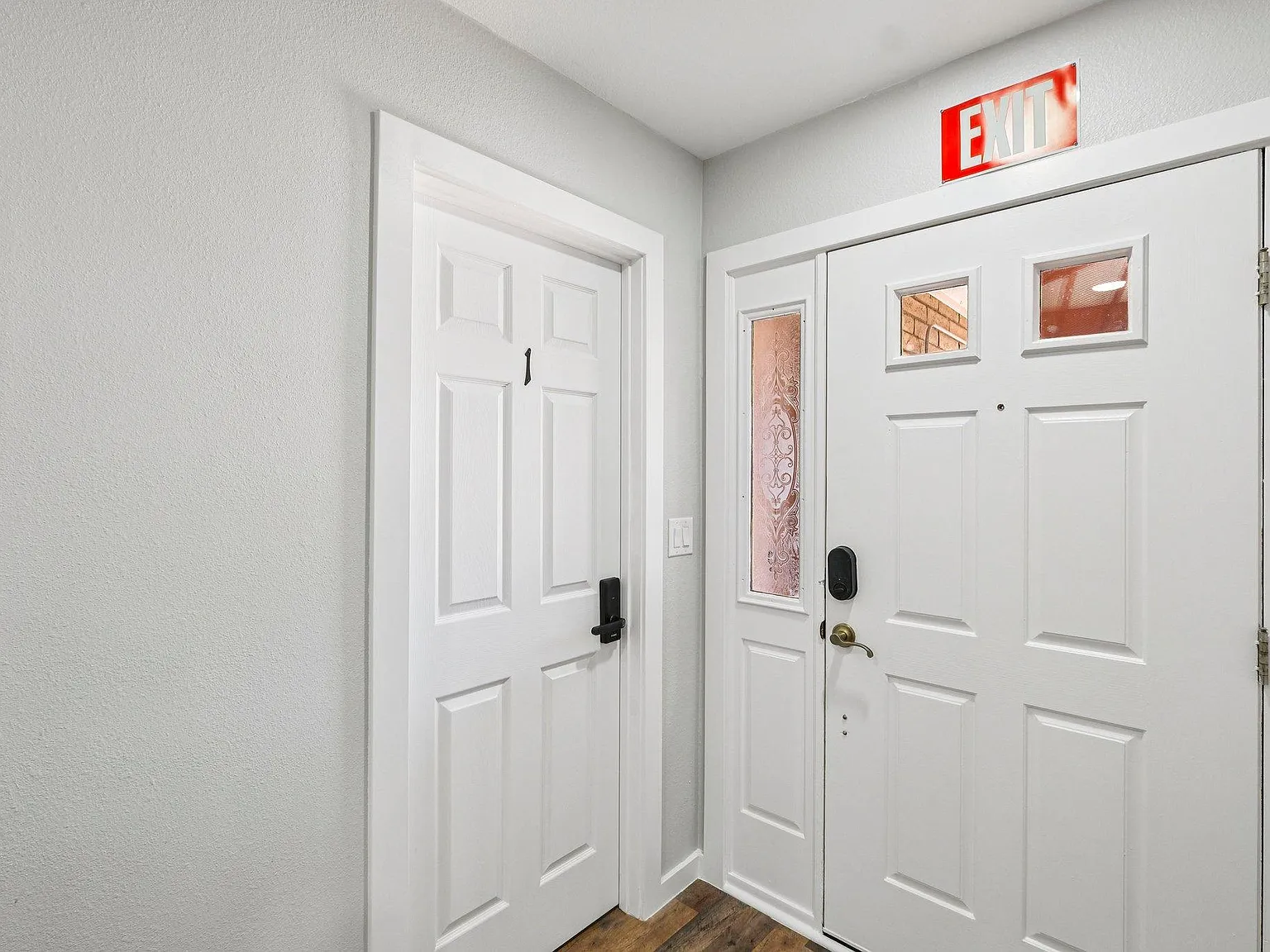 4 bed, 8.0 bath, 2100 sqft, $1,139 — Photo 4
