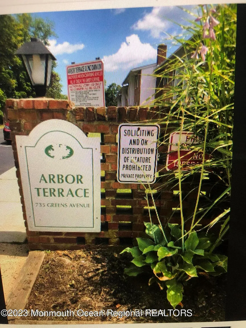 735 Greens Avenue #18A photo 1