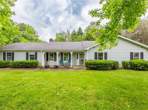 2013 Claxton Dr, Winston Salem, NC 27127