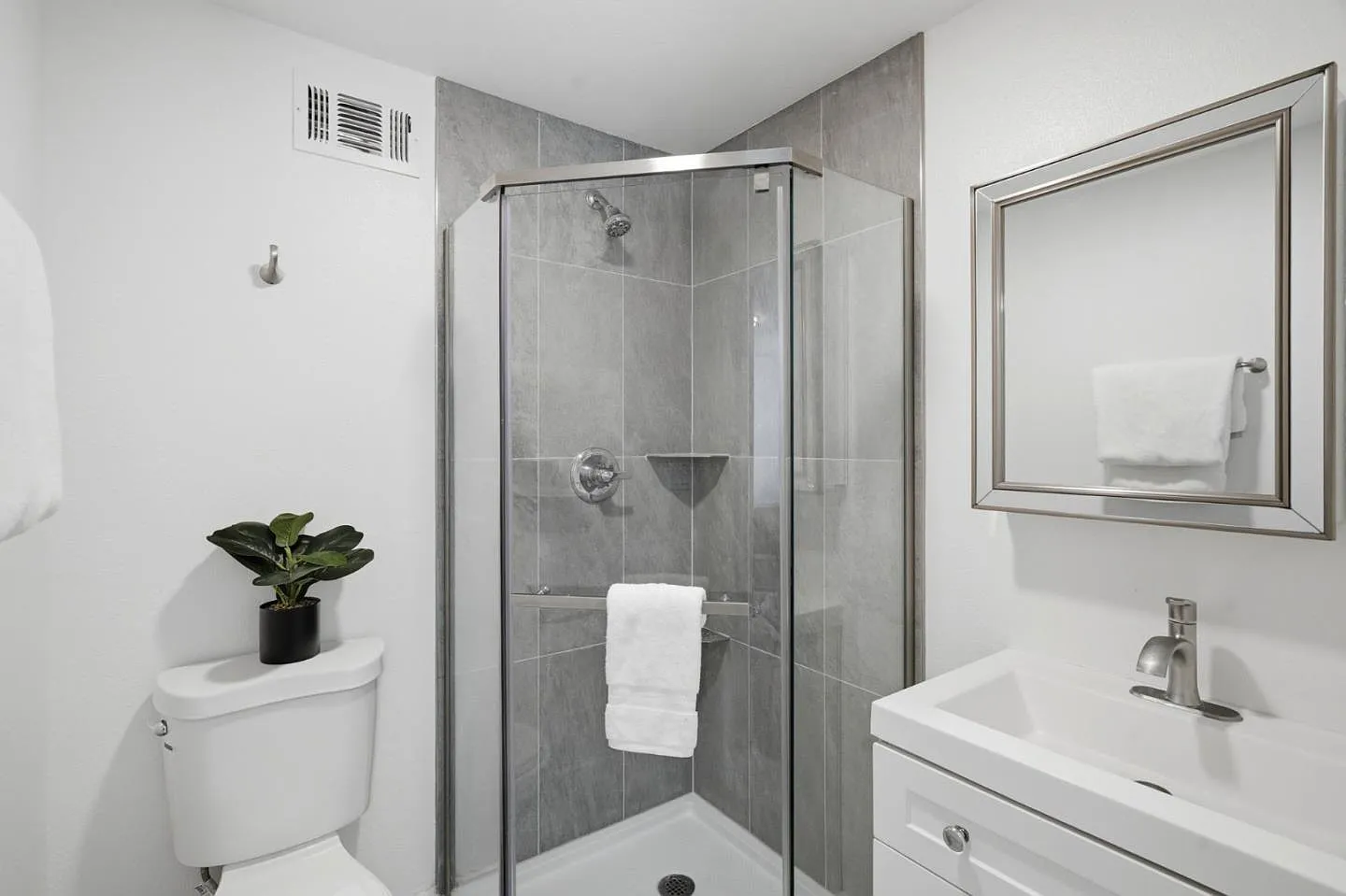 1 bed, 353 sqft, $2,500 — Photo 4