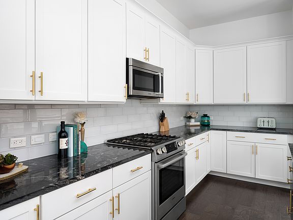 5th image of 250 Spring St #313X