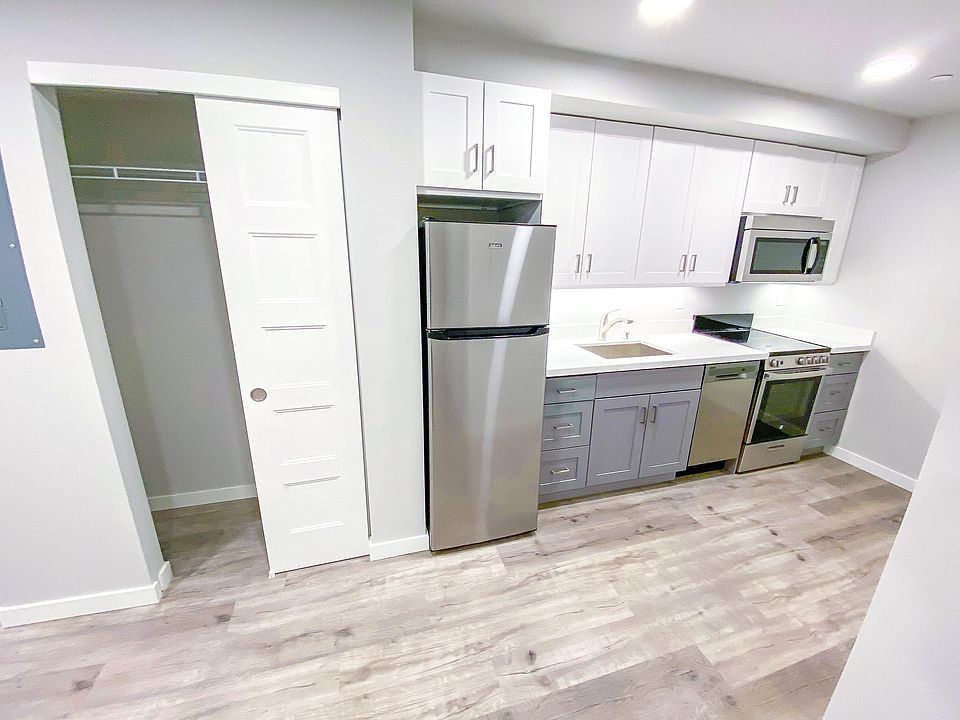 1st image of 5521 15th Ave NE #4