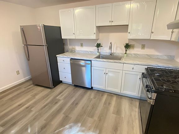 2nd image of 156 Chestnut St Floor 1