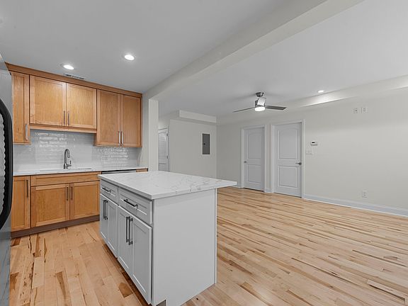 4th image of 7517 Oxford Dr #B
