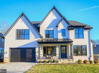 4950 Little Falls Rd, Arlington, VA 22207