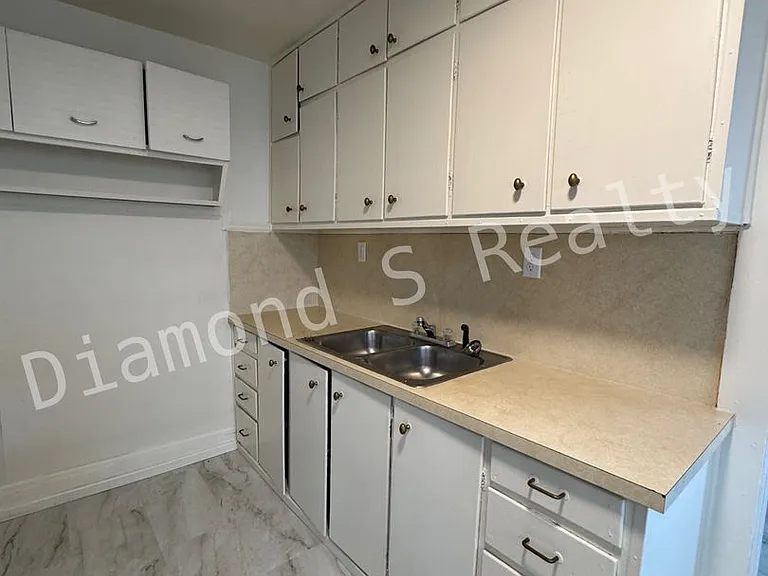 2711 W Olive St — Photo 6