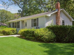 17 Carlisle Dr, Farmingville, NY 11738