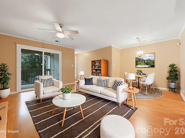 1051B Churchill Downs Ct, Charlotte, NC 28211