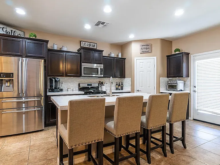 3 bed, 1902 sqft, $2,350 — Photo 4