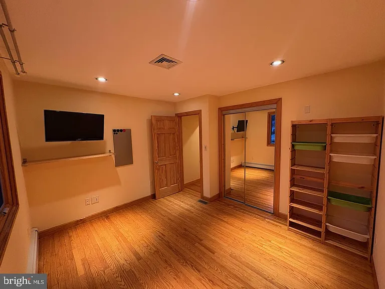 1040 Indiana Ave — Photo 14