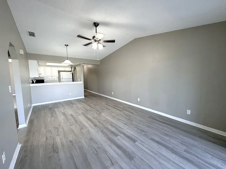 823 Gleason Pkwy — Photo 10