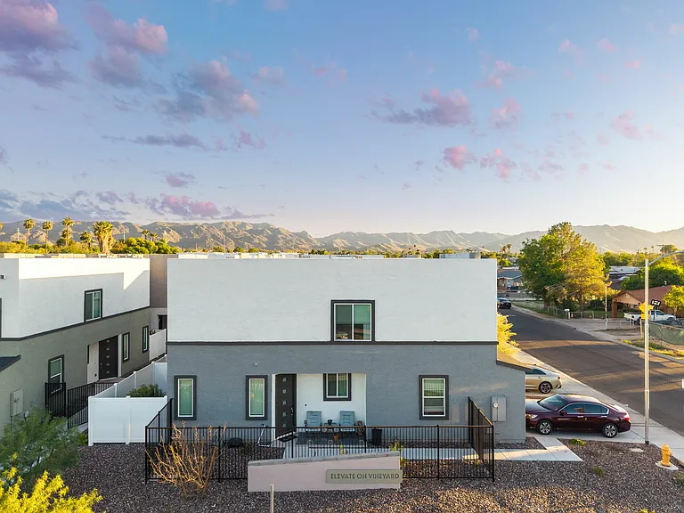 Elevate on Vineyard Townhomes — Photo 8
